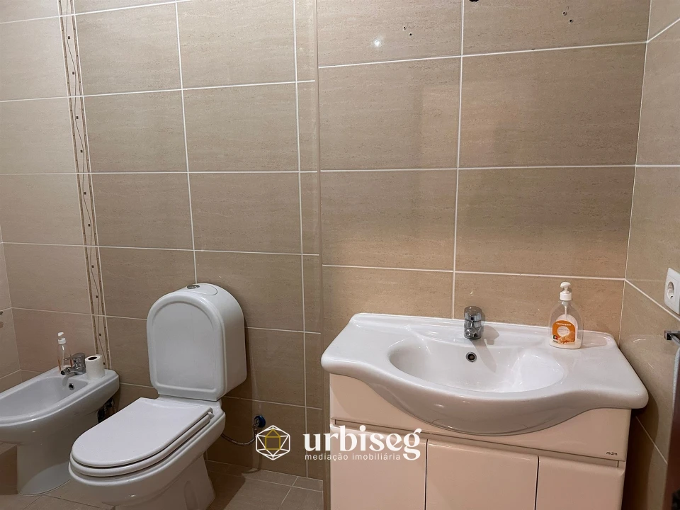 Apartamento T2 para Arrendamento em Tavarede Foto 12