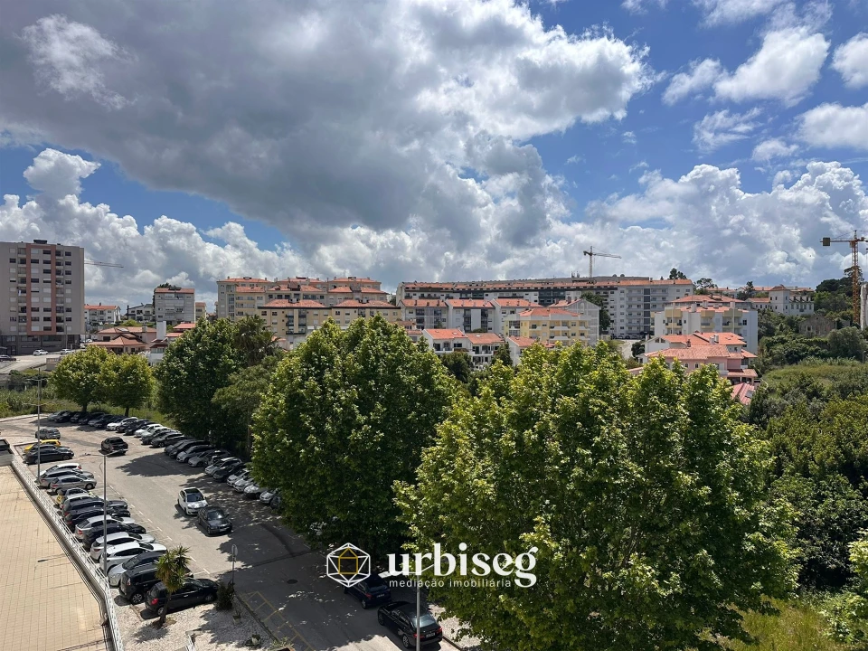 Apartamento T2 para Arrendamento em Tavarede Foto 4