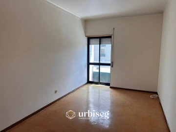 Apartamento T2 para Arrendamento em Tavarede
