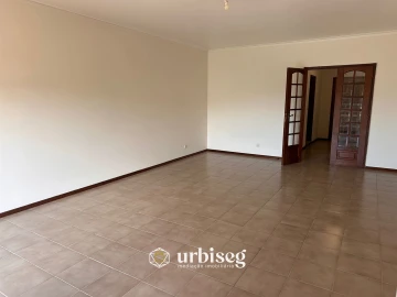 Apartamento T2 para Arrendamento em Tavarede