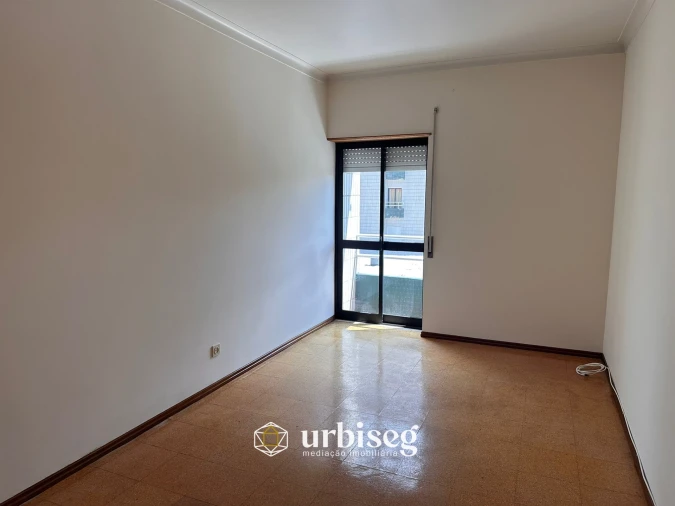 Apartamento T2 para Arrendamento em Tavarede Foto 9