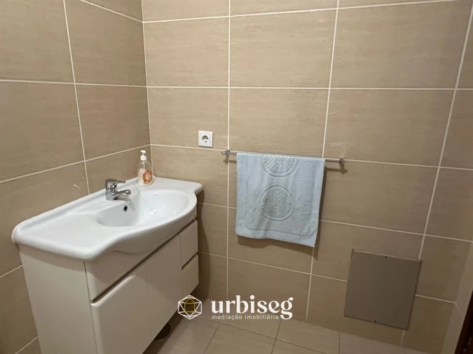 Apartamento T2 para Arrendamento em Tavarede Foto 13