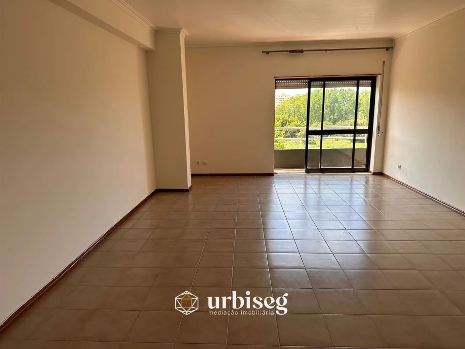 Apartamento T2 para Arrendamento em Tavarede Foto 5