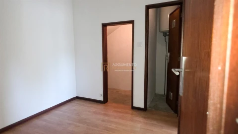 Moradia T3 para Arrendamento em Castêlo da Maia