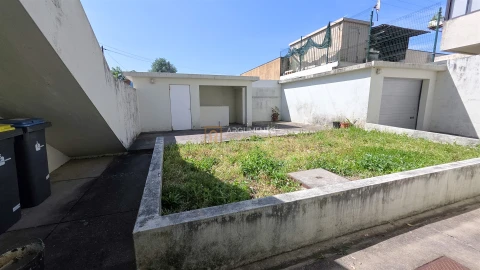 Moradia T3 para Arrendamento em Castêlo da Maia
