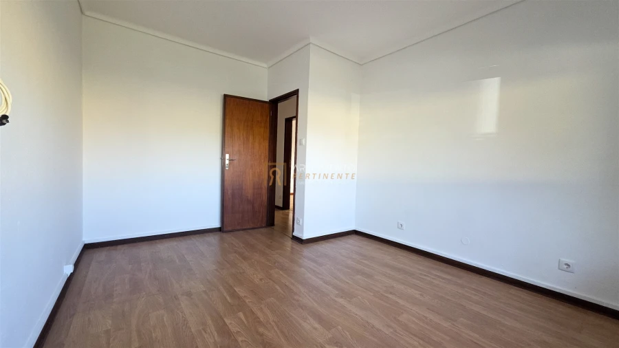 Moradia T3 para Arrendamento em Castêlo da Maia Foto 5