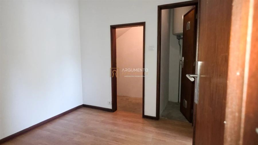 Moradia T3 para Arrendamento em Castêlo da Maia Foto 2