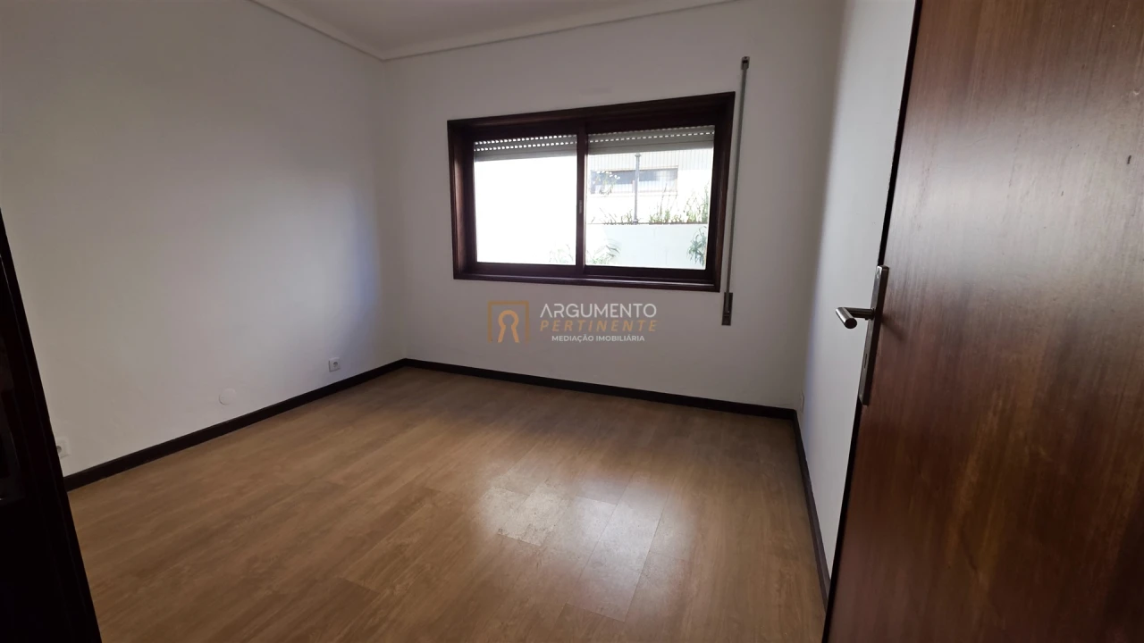 Moradia T3 para Arrendamento em Castêlo da Maia Foto 4