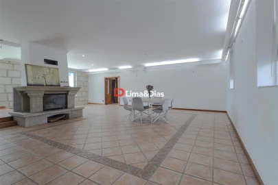 Moradia T7 para Venda em Negreiros e Chavão