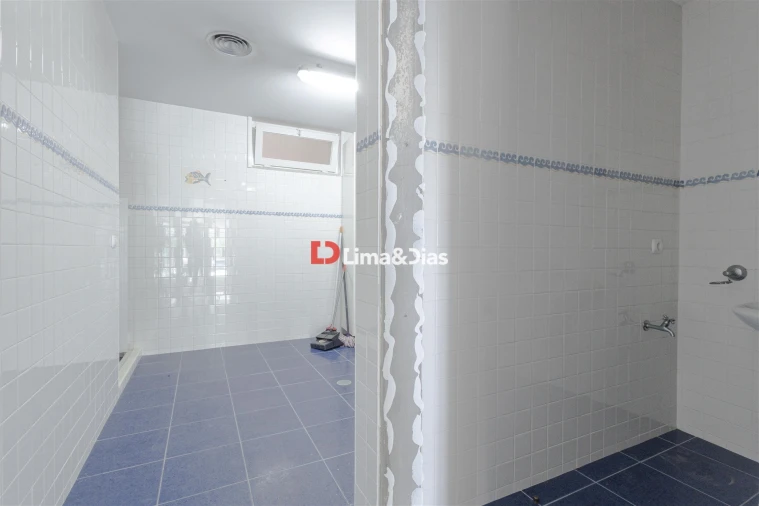 Moradia T7 para Venda em Negreiros e Chavão Foto 49