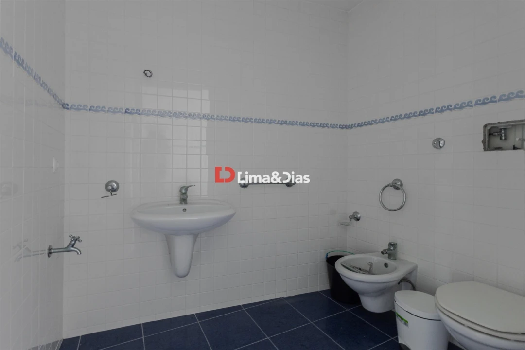 Moradia T7 para Venda em Negreiros e Chavão Foto 50