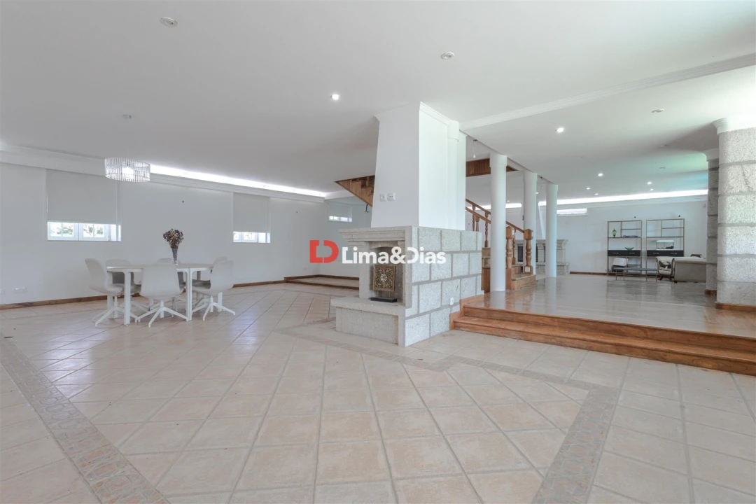 Moradia T7 para Venda em Negreiros e Chavão Foto 43