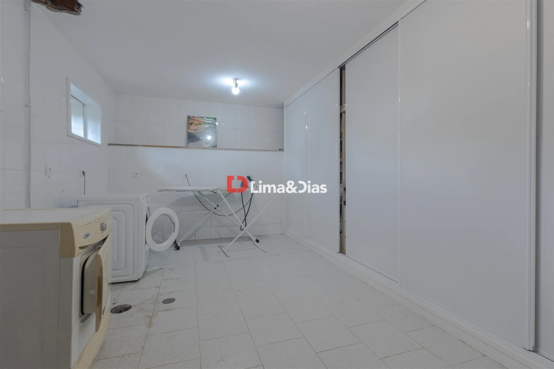 Moradia T7 para Venda em Negreiros e Chavão Foto 46