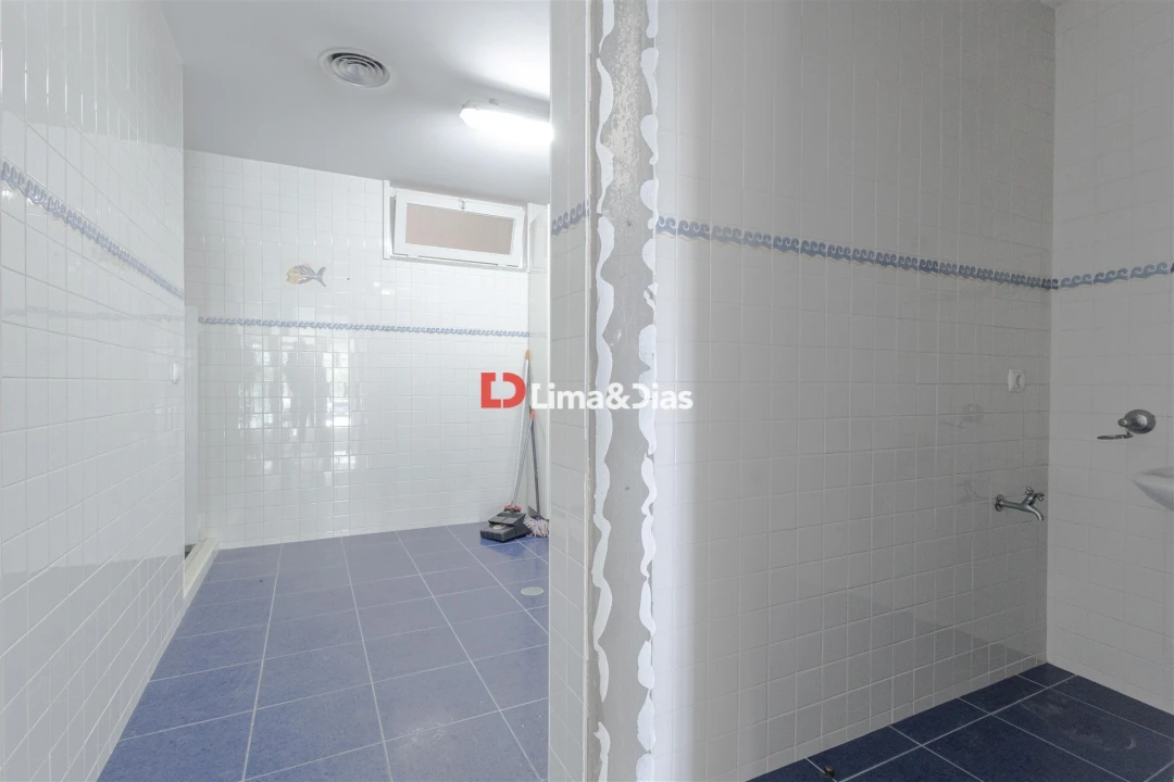 Moradia T7 para Venda em Negreiros e Chavão Foto 49