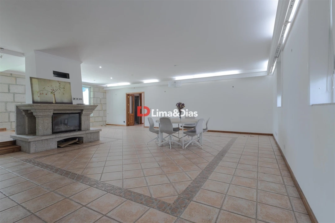 Moradia T7 para Venda em Negreiros e Chavão Foto 41