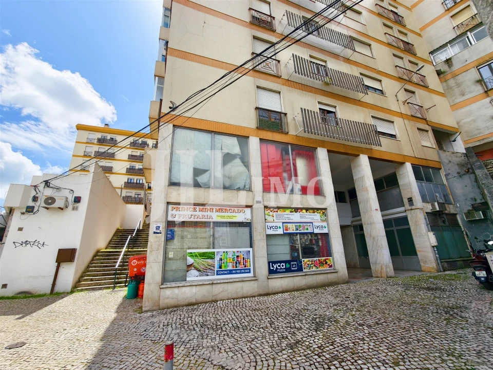 Apartamento T2 para Venda em Sacavém e Prior Velho Foto 2