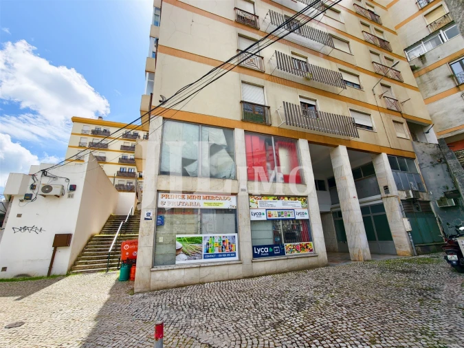 Apartamento T2 para Venda em Sacavém e Prior Velho Foto 2