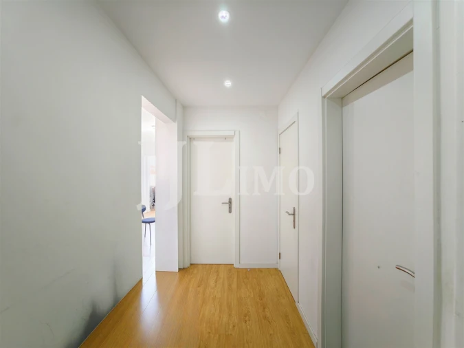 Apartamento T2 para Venda em Sacavém e Prior Velho Foto 4