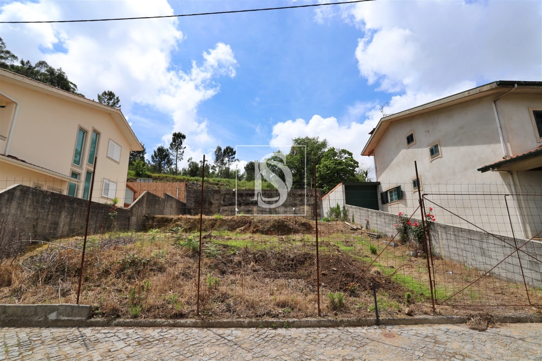 Terreno para Venda em Fornelo e Vairão Foto 1