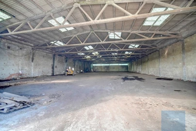 Armazém para Venda em Atalaia e Alto Estanqueiro-Jardia