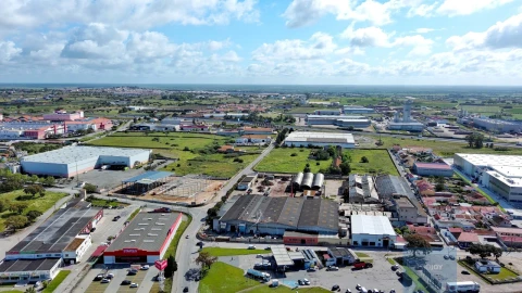 Armazém para Venda em Atalaia e Alto Estanqueiro-Jardia