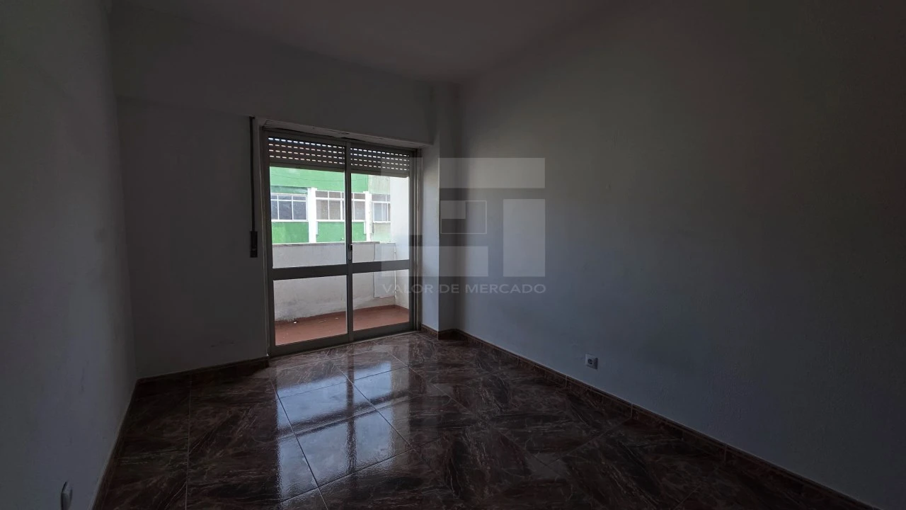 Apartamento T2 para Venda em Cacém e São Marcos Foto 28