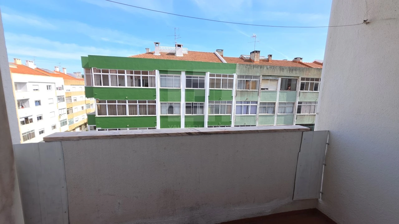 Apartamento T2 para Venda em Cacém e São Marcos Foto 33