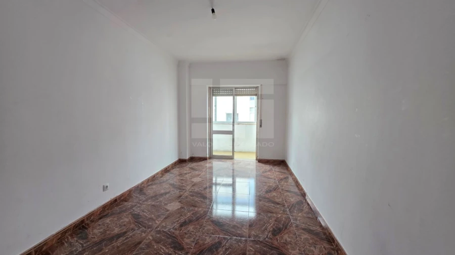 Apartamento T2 para Venda em Cacém e São Marcos Foto 16