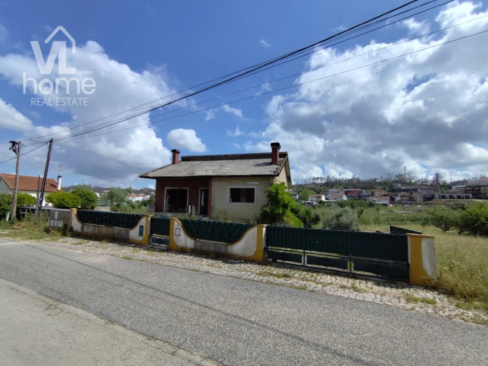 Moradia T3 para Venda em Colmeias e Memória Foto 3