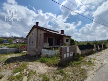 Moradia T3 para Venda em Colmeias e Memória