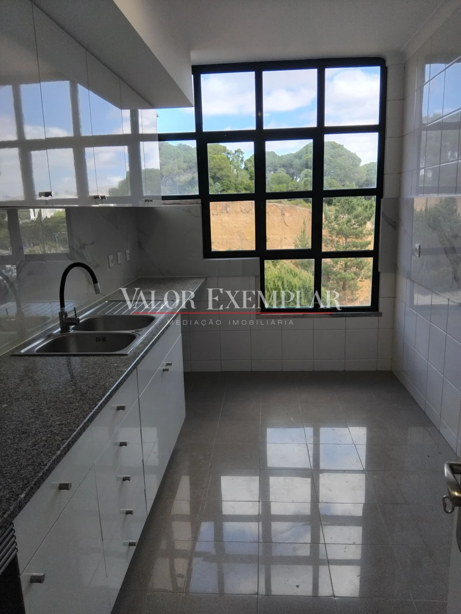 Apartamento T3 para Venda em Laranjeiro e Feijó Foto 3