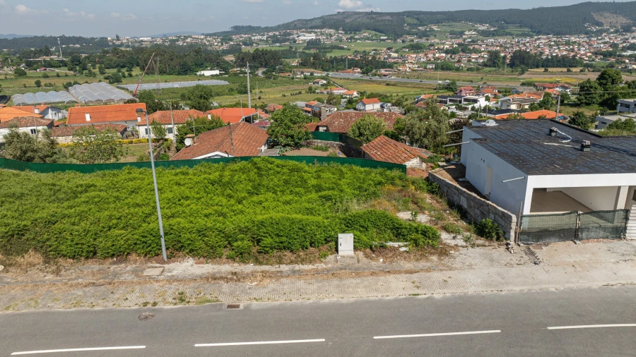 Terreno para Venda em Ruivães e Novais