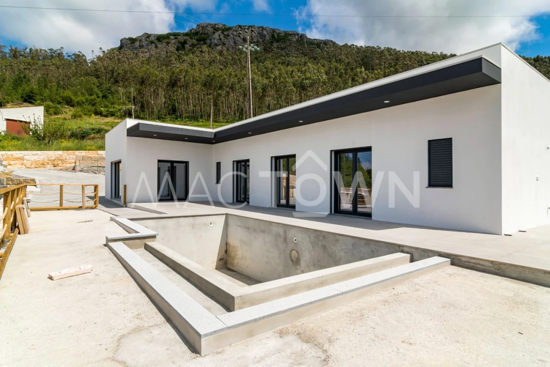 Moradia T3 para Venda em Lamas e Cercal Foto 1