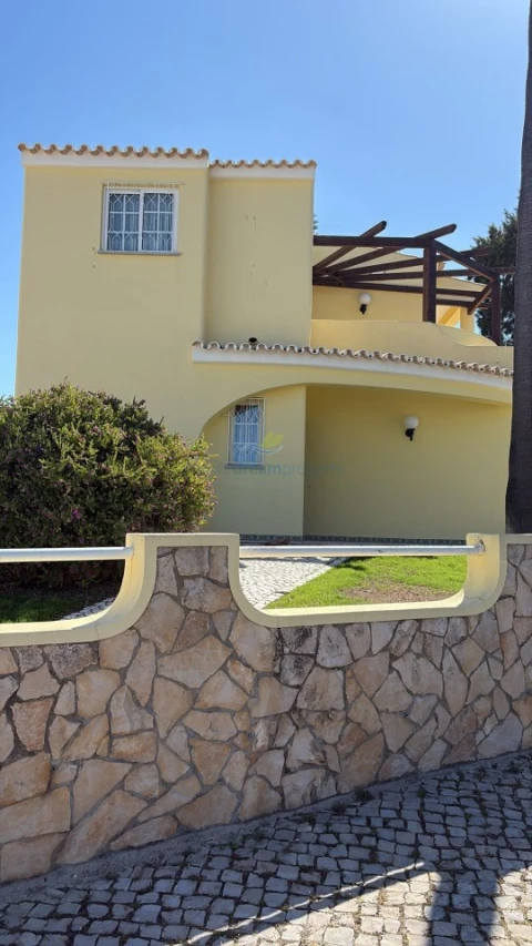 Moradia T5 para Venda em Quarteira