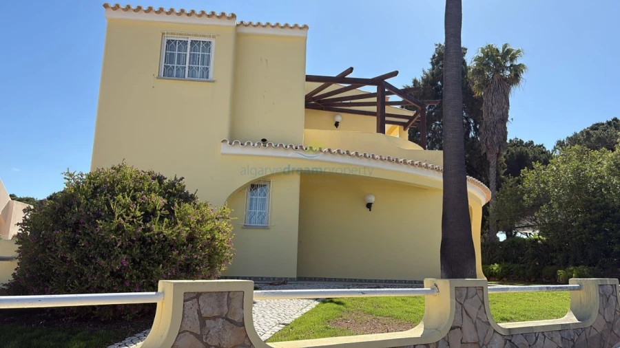 Moradia T5 para Venda em Quarteira Foto 11