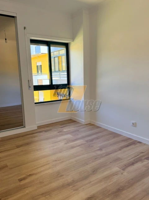 Apartamento T3 para Venda em Laranjeiro e Feijó