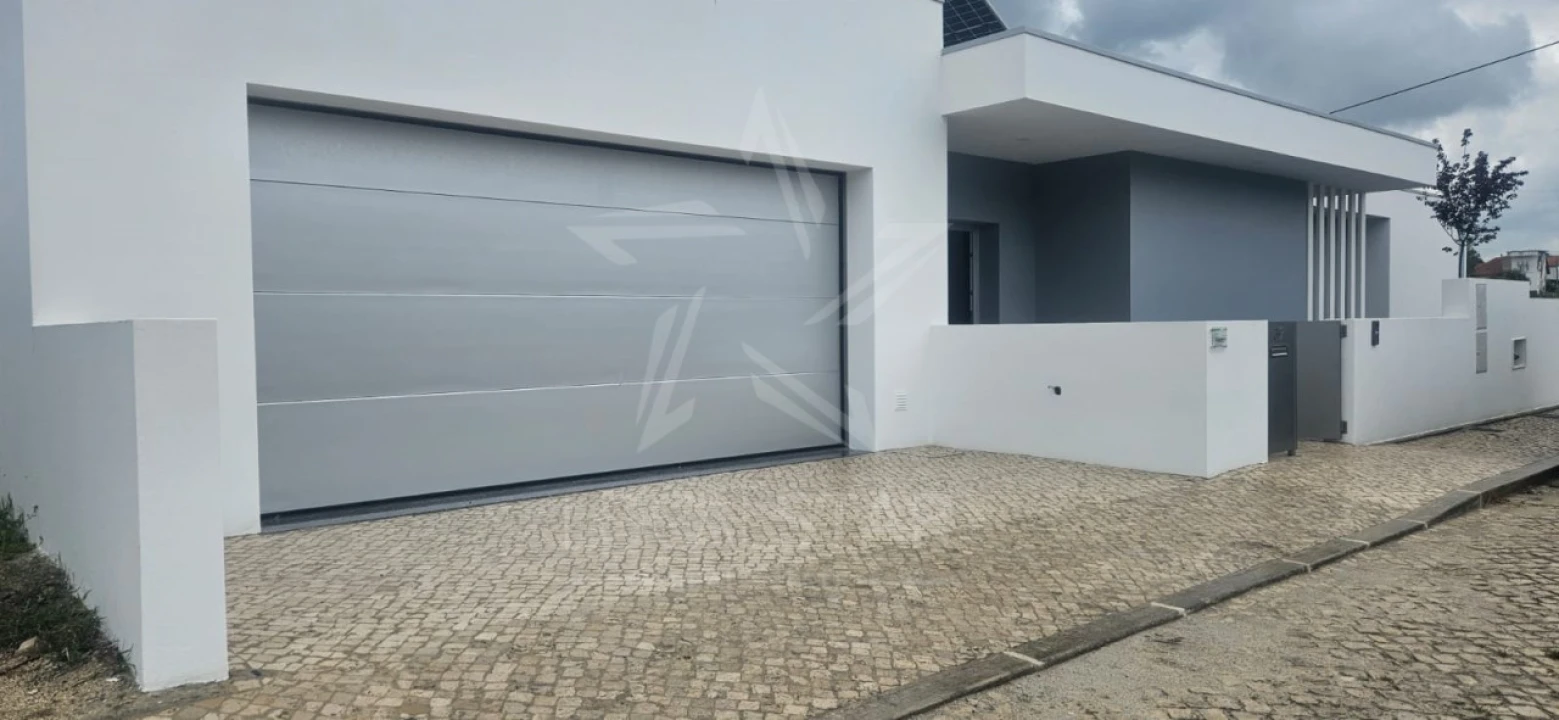 Moradia T4 para Venda em Nadadouro Foto 3