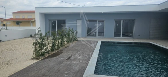 Moradia T4 para Venda em Nadadouro