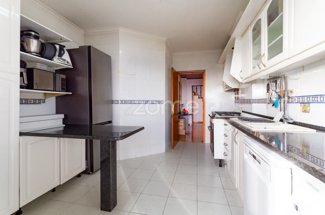 Apartamento T3 para Venda em São Domingos de Rana Foto 17