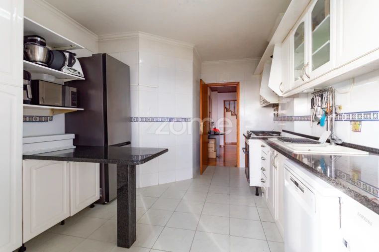 Apartamento T3 para Venda em São Domingos de Rana Foto 17
