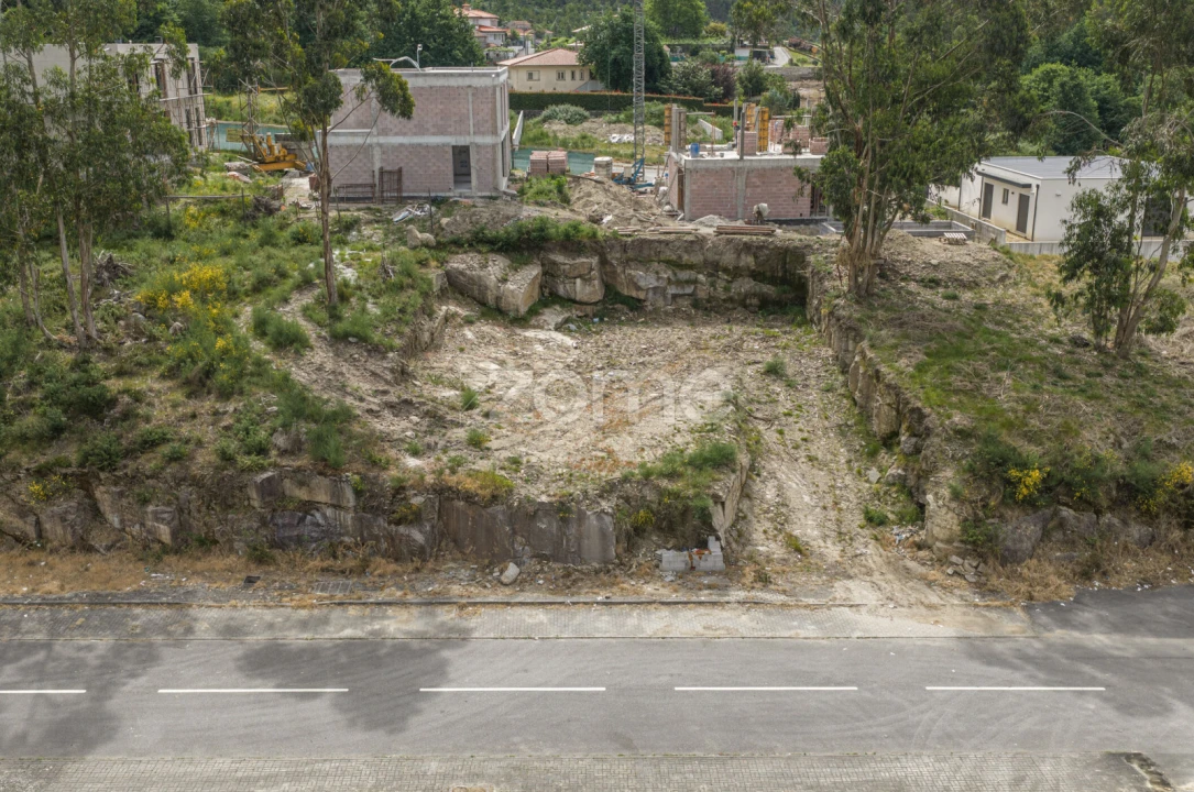 Terreno para Venda em Ruivães e Novais Foto 2