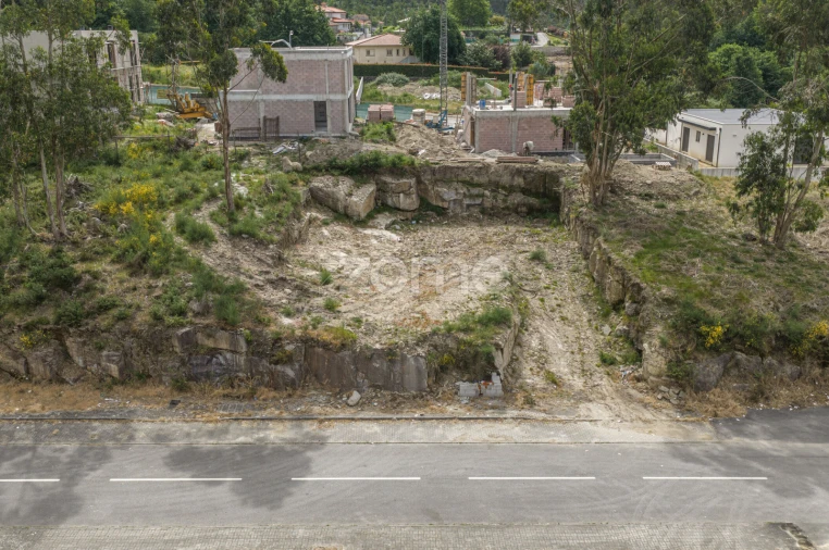 Terreno para Venda em Ruivães e Novais Foto 2