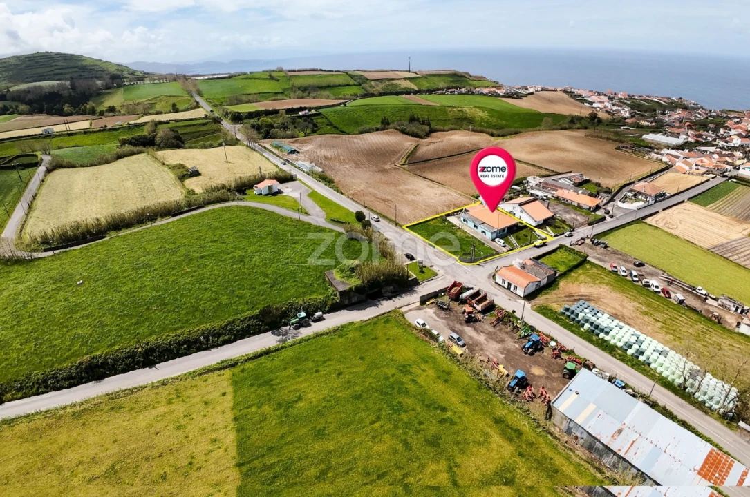 Moradia T3 para Venda em Fenais da Ajuda Foto 3