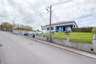 Moradia T3 para Venda em Fenais da Ajuda
