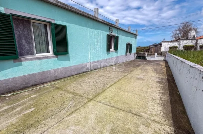 Moradia T3 para Venda em Fenais da Ajuda