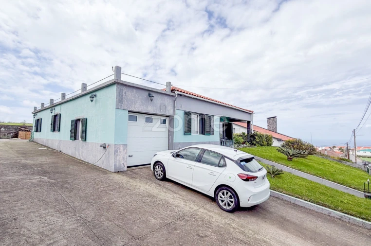 Moradia T3 para Venda em Fenais da Ajuda Foto 5