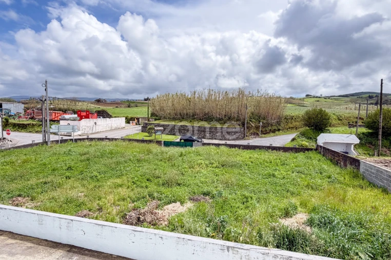 Moradia T3 para Venda em Fenais da Ajuda Foto 25