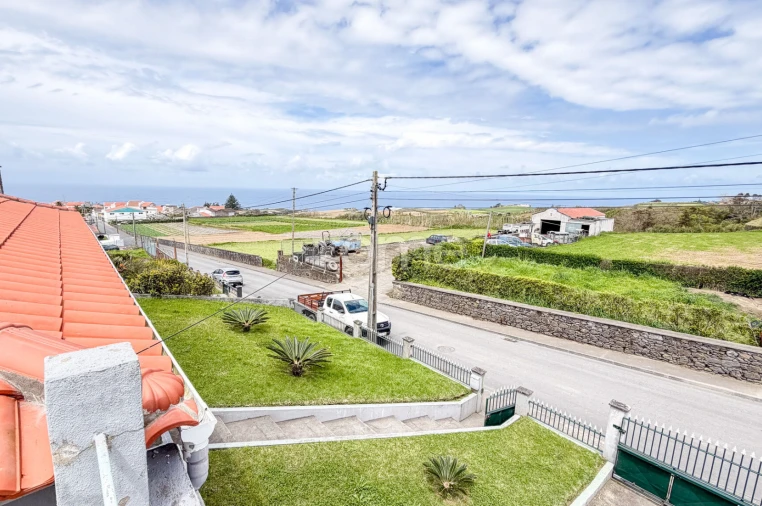 Moradia T3 para Venda em Fenais da Ajuda Foto 28