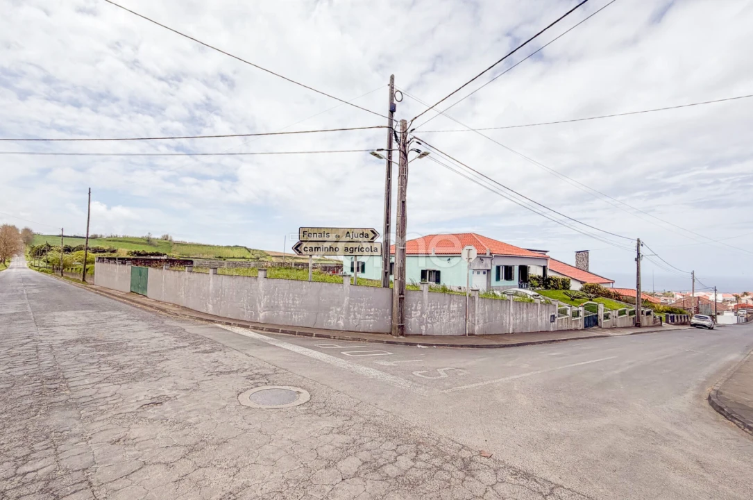 Moradia T3 para Venda em Fenais da Ajuda Foto 27