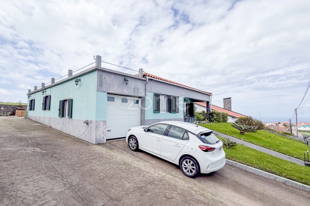 Moradia T3 para Venda em Fenais da Ajuda Foto 5